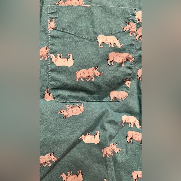 ⭐️ Rhino 🦏 Old Navy Short Sleeve Button Up SS Button Up Shirt - Picture 3 of 5